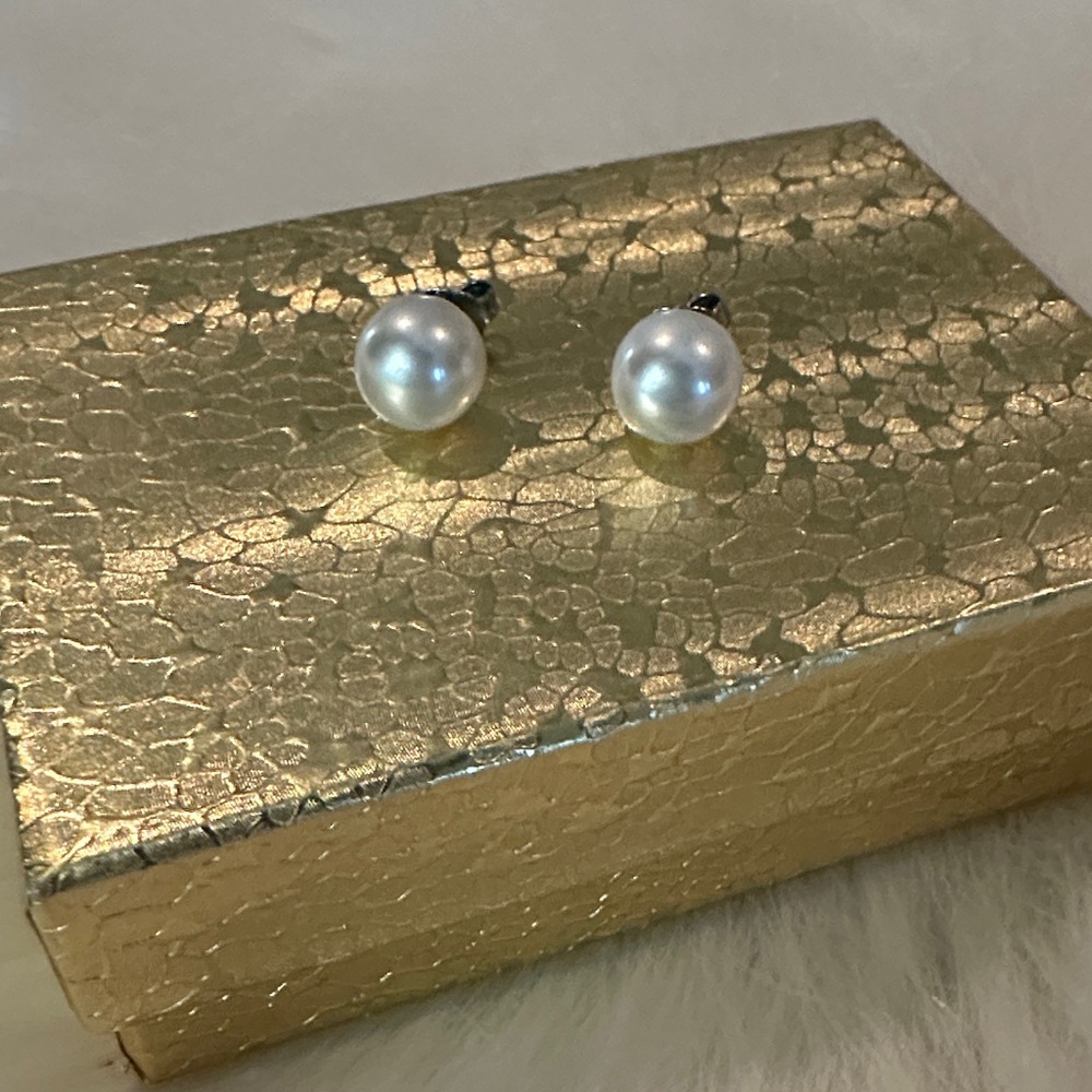 White pearl earrings